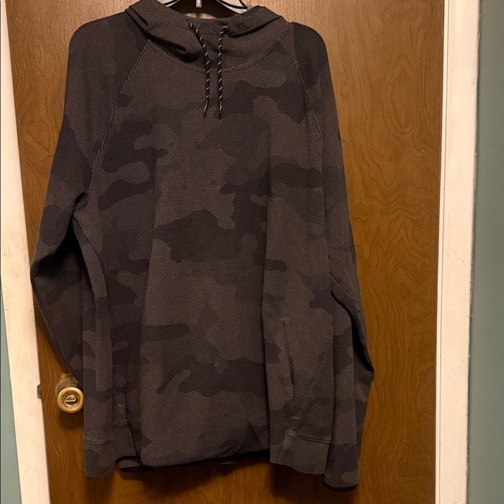 Old Navy Men's Dark Camouflage Hoodie Size XXL